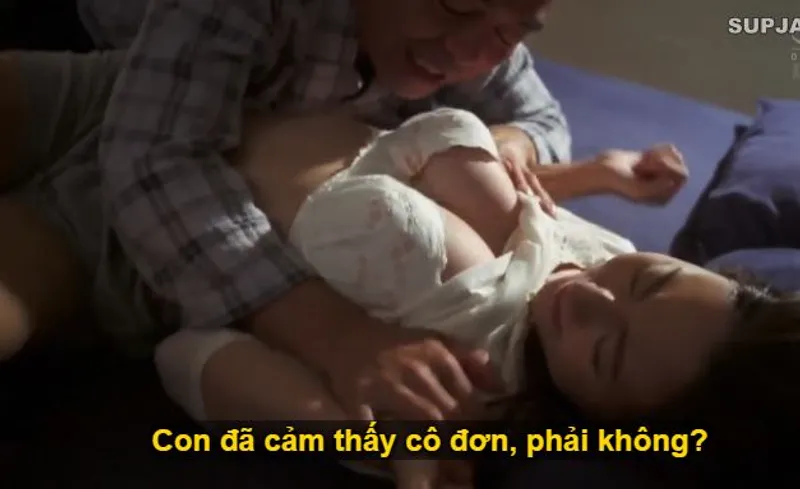 Nhìn con trai mải miết lao đầu vào việc khiến bạn gái con trai buồn bã cô quạnh, cha chồng liều lĩnh đè ra quan hệ với con dâu.